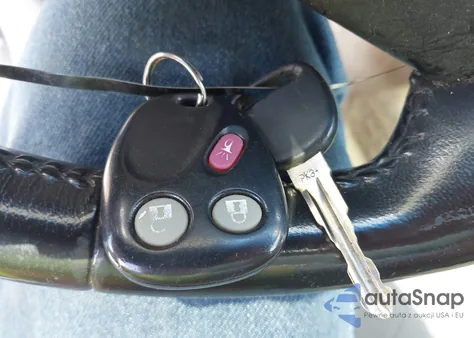 2004 Cadillac Srx из США, поврежденный, VIN 1GYEE637340170016